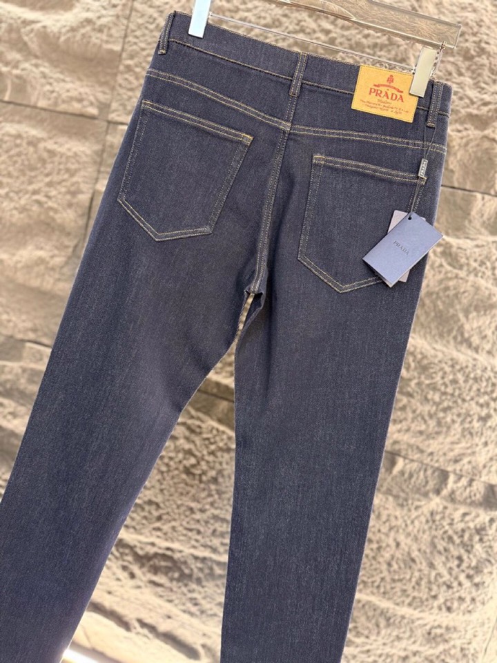 Prada 普拉达 2025ss 秋冬新品男士直筒原色牛仔裤，口袋三角徽标，高奢内敛低调，轻松驾驭不挑人