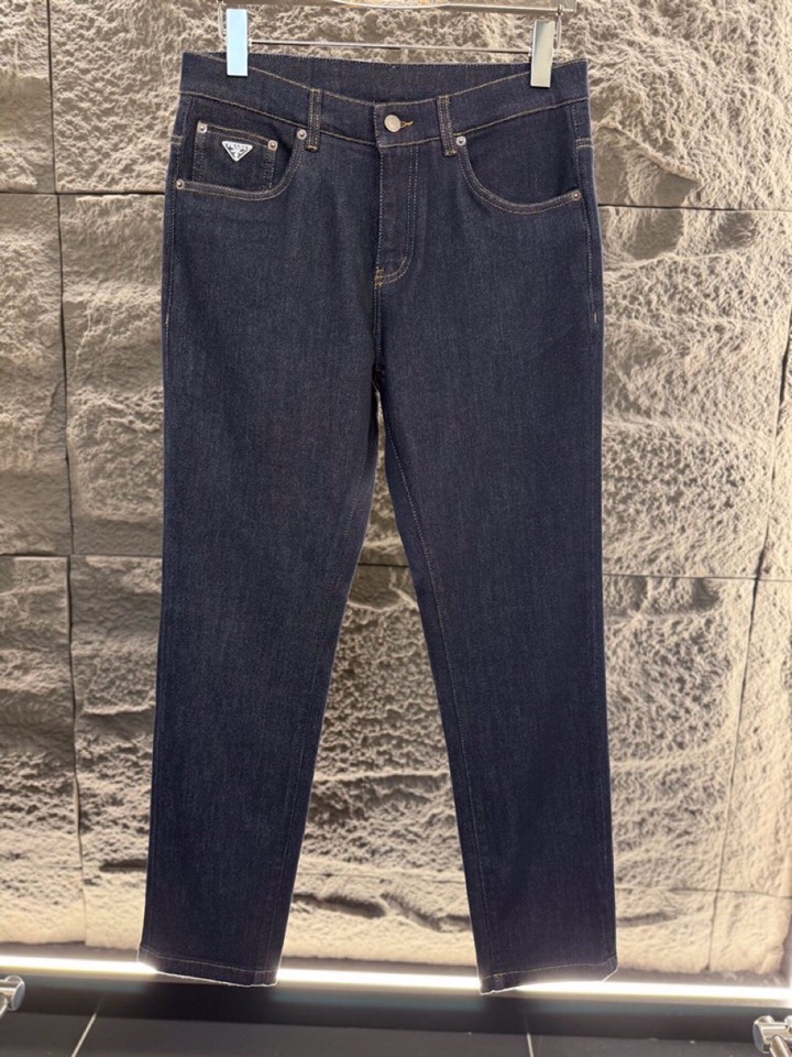 Prada 普拉达 2025ss 秋冬新品男士直筒原色牛仔裤，口袋三角徽标，高奢内敛低调，轻松驾驭不挑人