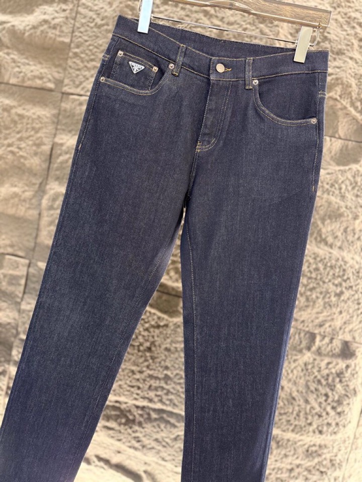 Prada 普拉达 2025ss 秋冬新品男士直筒原色牛仔裤，口袋三角徽标，高奢内敛低调，轻松驾驭不挑人