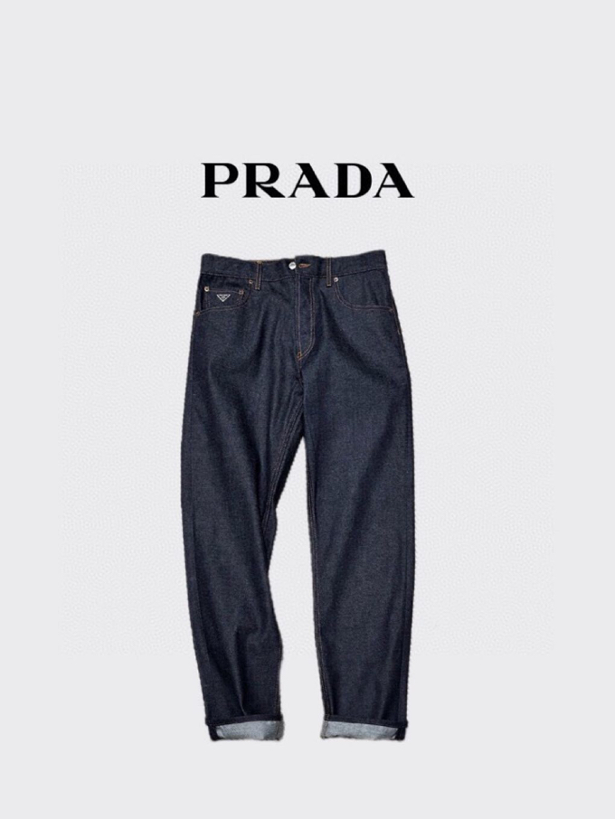 Prada 普拉达 2025ss 秋冬新品男士直筒原色牛仔裤，口袋三角徽标，高奢内敛低调，轻松驾驭不挑人