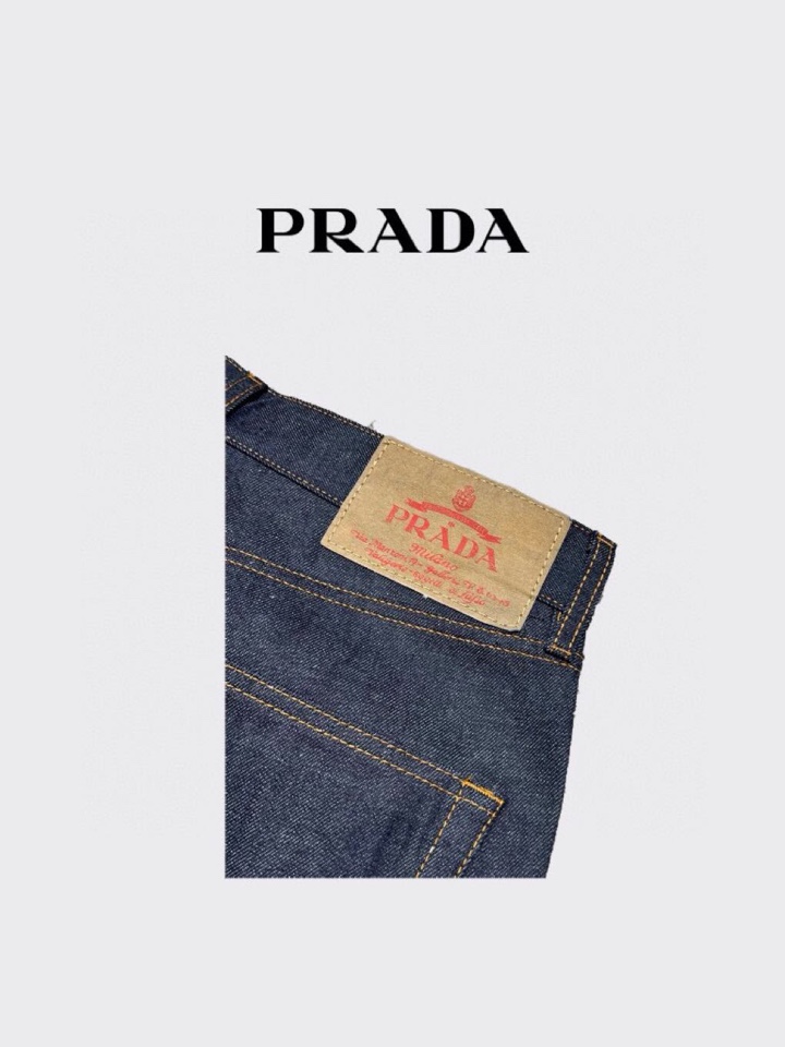 Prada 普拉达 2025ss 秋冬新品男士直筒原色牛仔裤，口袋三角徽标，高奢内敛低调，轻松驾驭不挑人