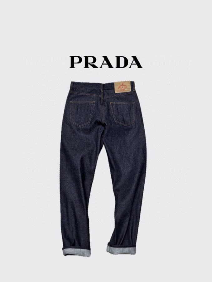 Prada 普拉达 2025ss 秋冬新品男士直筒原色牛仔裤，口袋三角徽标，高奢内敛低调，轻松驾驭不挑人