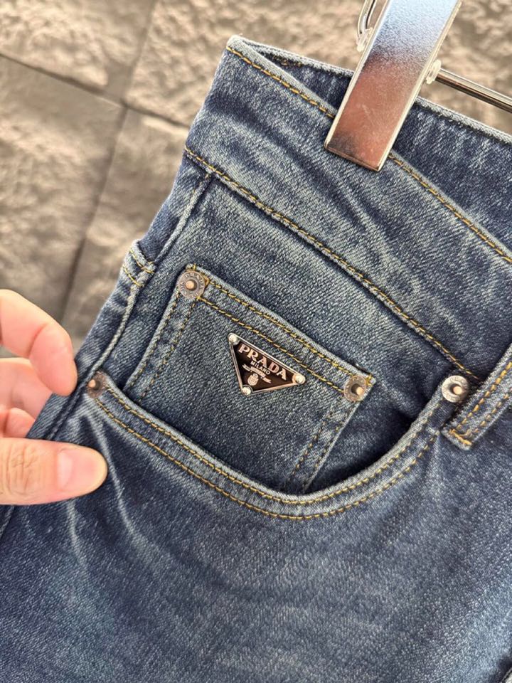 Prada 普拉达2025ss 秋冬新品男士五口袋丹宁牛仔裤，高奢内敛低调，轻松驾驭不挑人 裁剪精细完美