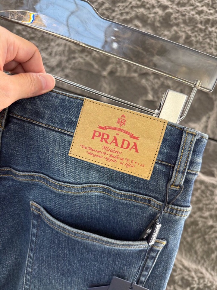 Prada 普拉达2025ss 秋冬新品男士五口袋丹宁牛仔裤，高奢内敛低调，轻松驾驭不挑人 裁剪精细完美
