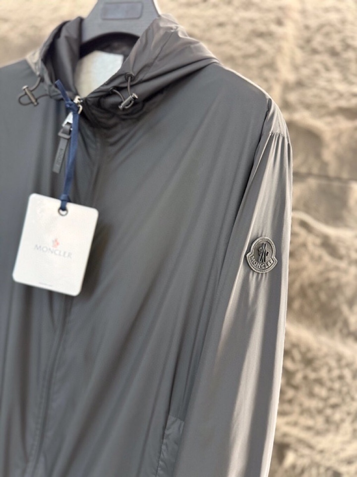 Moncler蒙口2025ss 秋冬新品Domene 男士连帽夹克外套，高奢内敛低调，轻松驾驭不挑人 裁