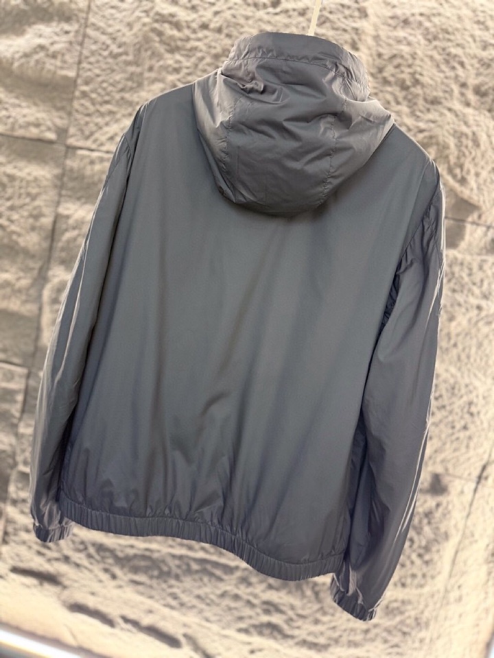Moncler蒙口2025ss 秋冬新品Domene 男士连帽夹克外套，高奢内敛低调，轻松驾驭不挑人 裁
