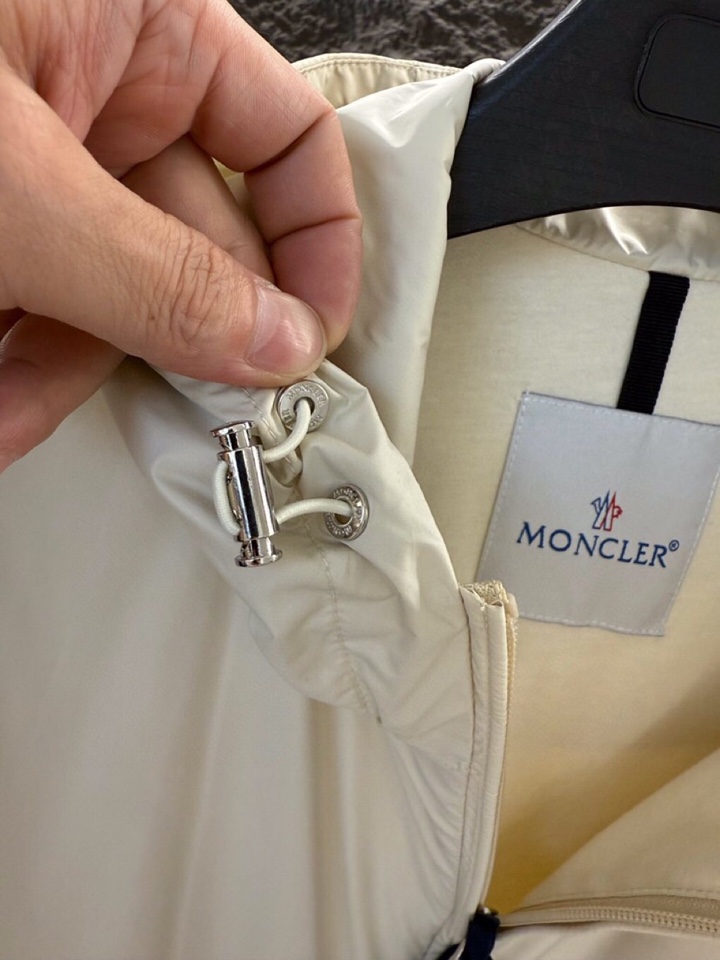 Moncler蒙口2025ss 秋冬新品Domene 男士连帽夹克外套，高奢内敛低调，轻松驾驭不挑人 裁
