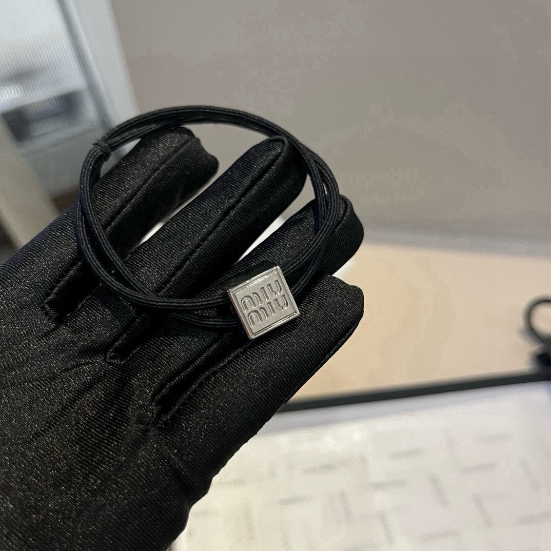 🆕（单个）

miumiu缪缪新款发圈