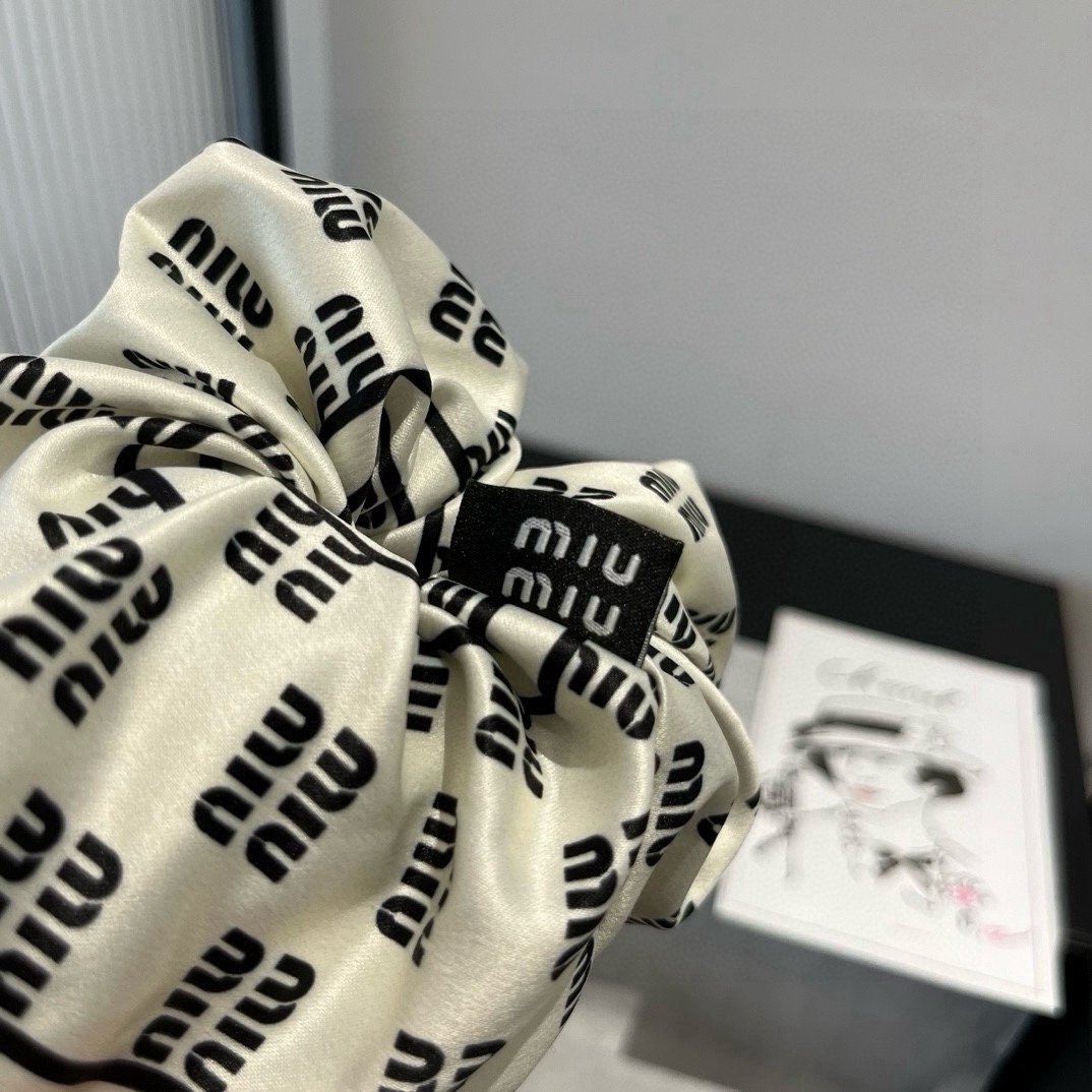 🆕

miumiu缪缪新款发圈