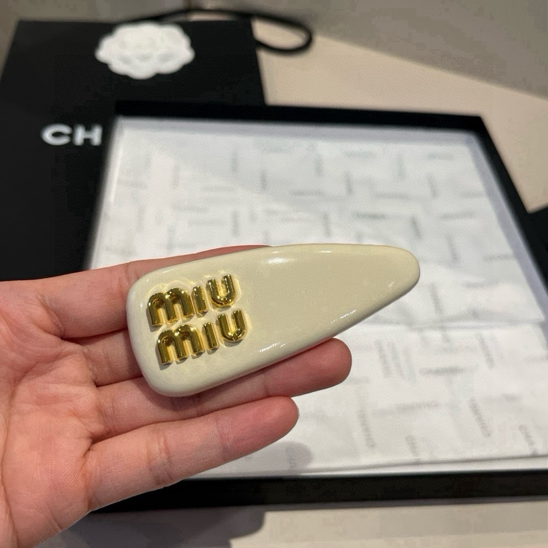 🆕（单个）

miumiu缪缪新款发夹