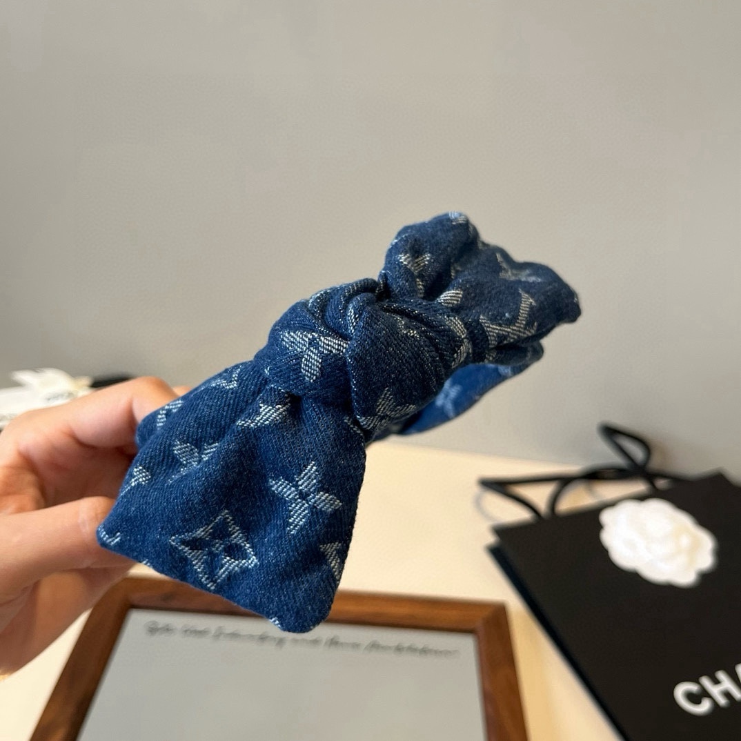 🆕

lv路易威登新款发箍