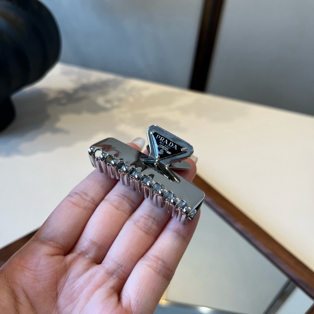 🆕

PRADA普拉达发夹