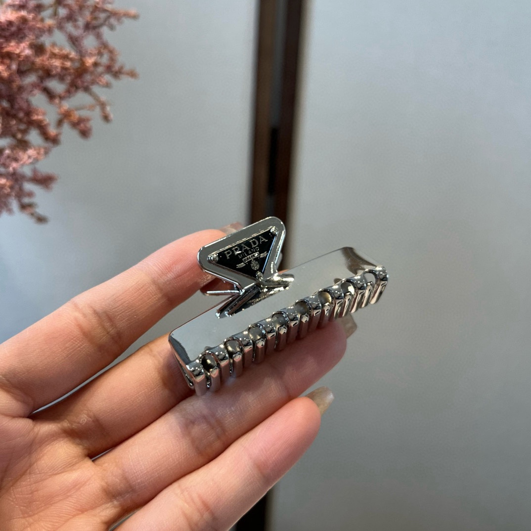 🆕

PRADA普拉达发夹