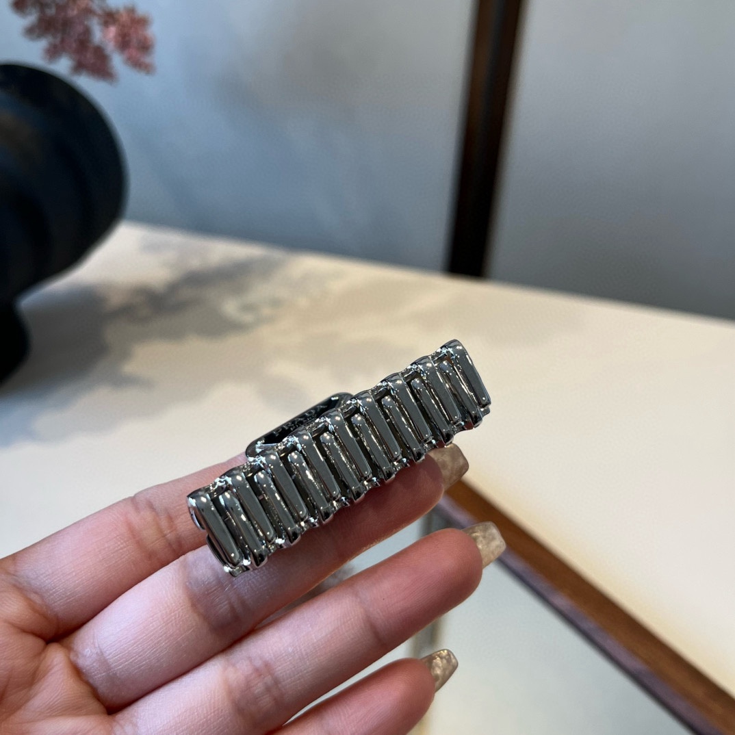 🆕

PRADA普拉达发夹