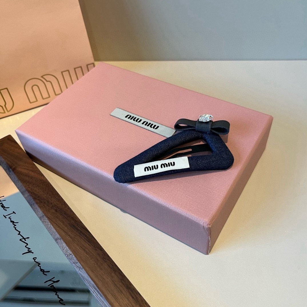 🆕

miumiu缪缪新款发夹