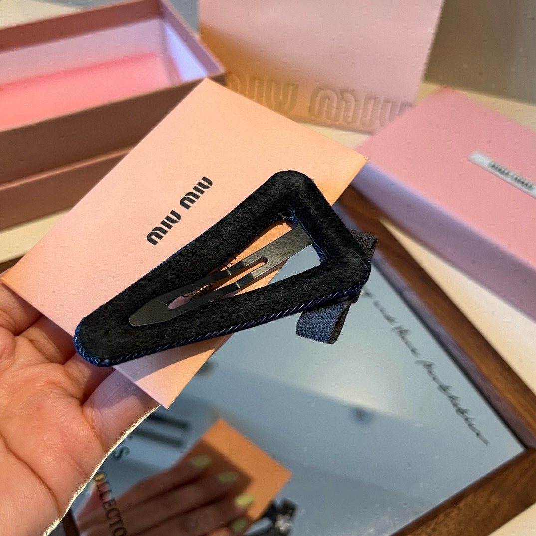 🆕

miumiu缪缪新款发夹