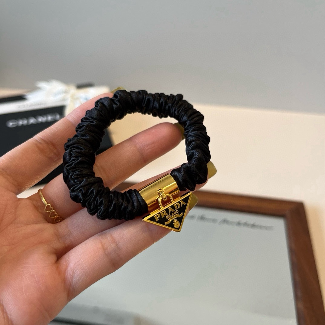 🆕

PRADA普拉达发圈