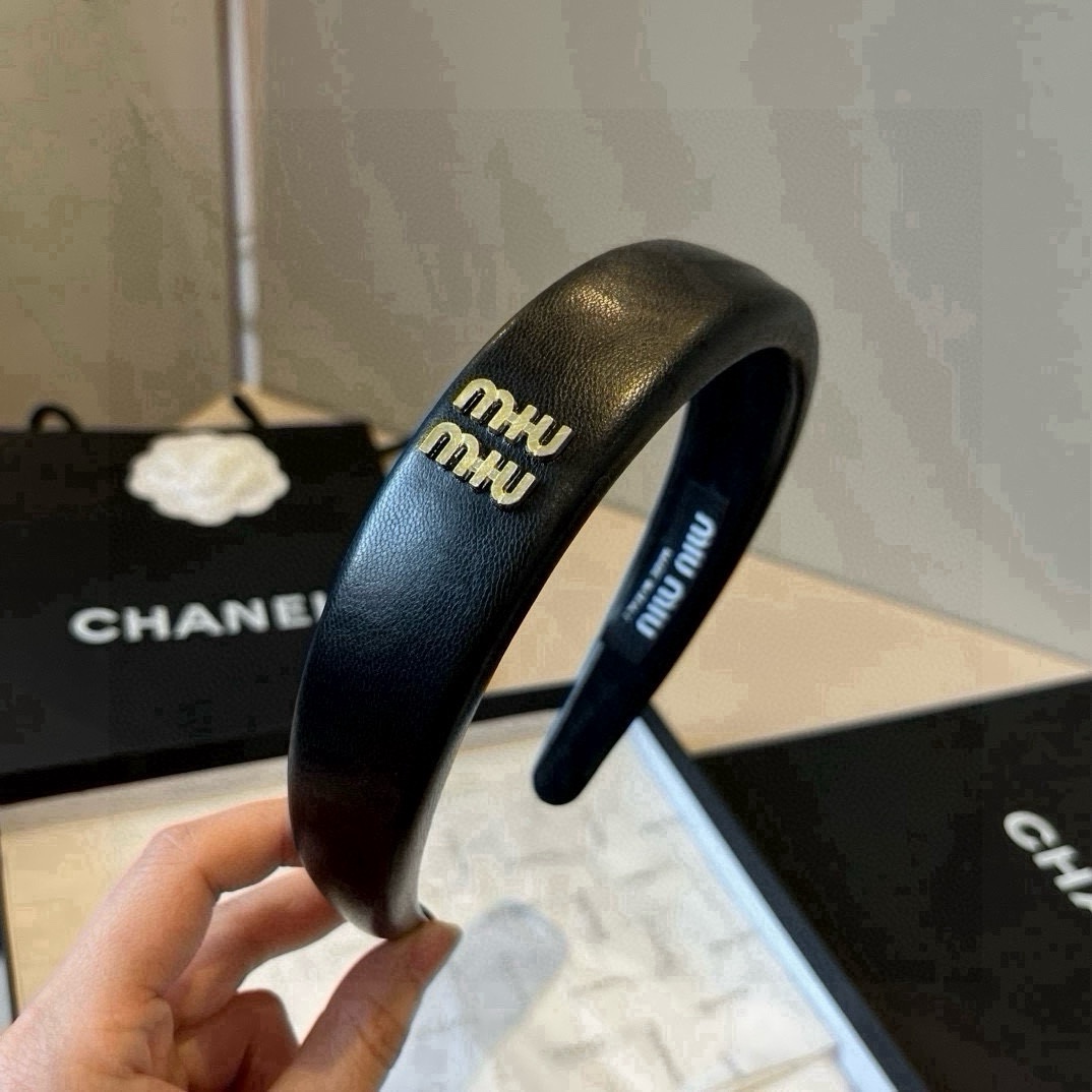 🆕

miumiu缪缪新款发箍