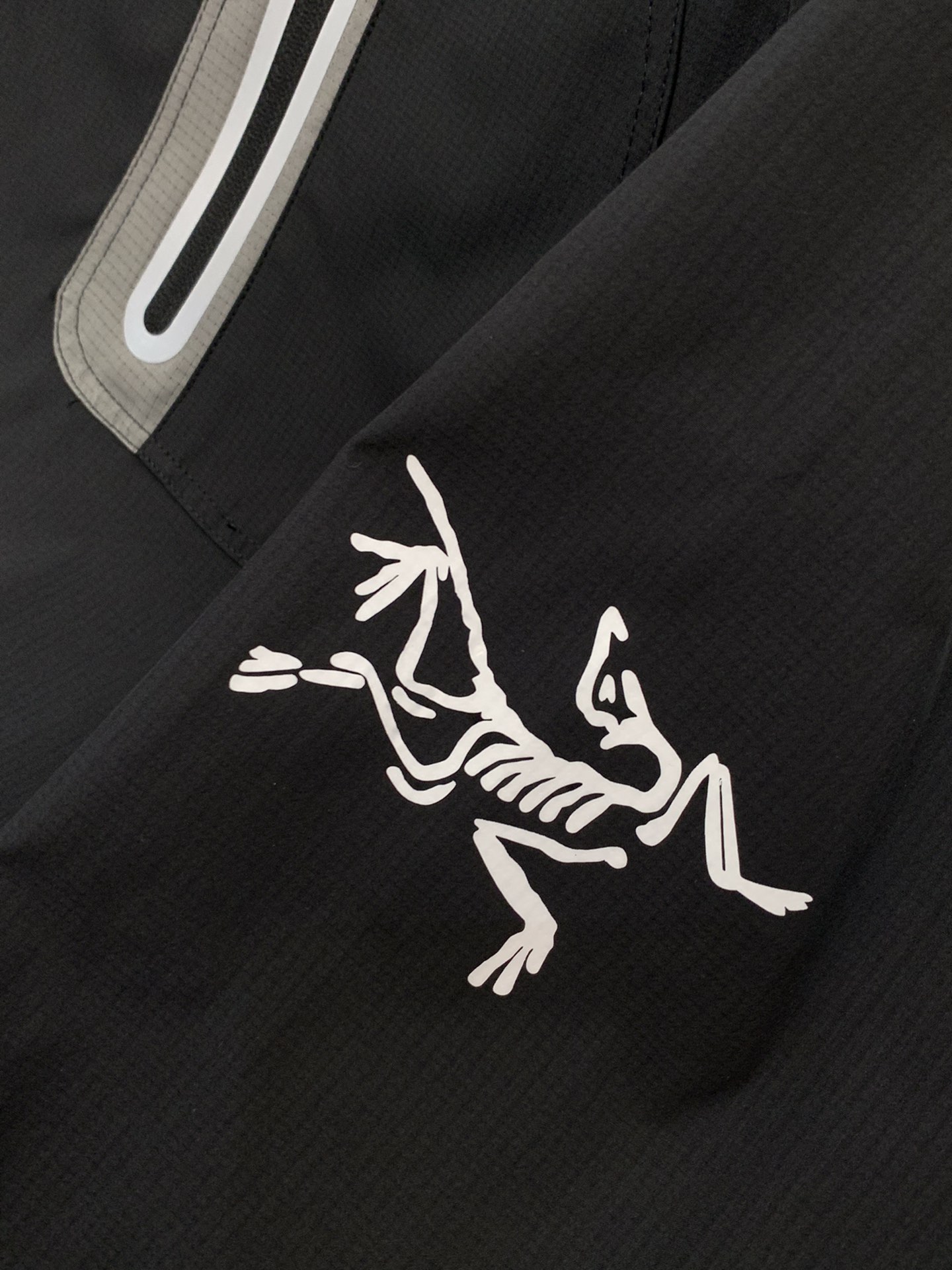 ，ARCTERYX 始祖鸟，2025早秋AW新品，时尚休闲圆领长袖卫衣，专柜同步有售，原单狠货，进口原版
