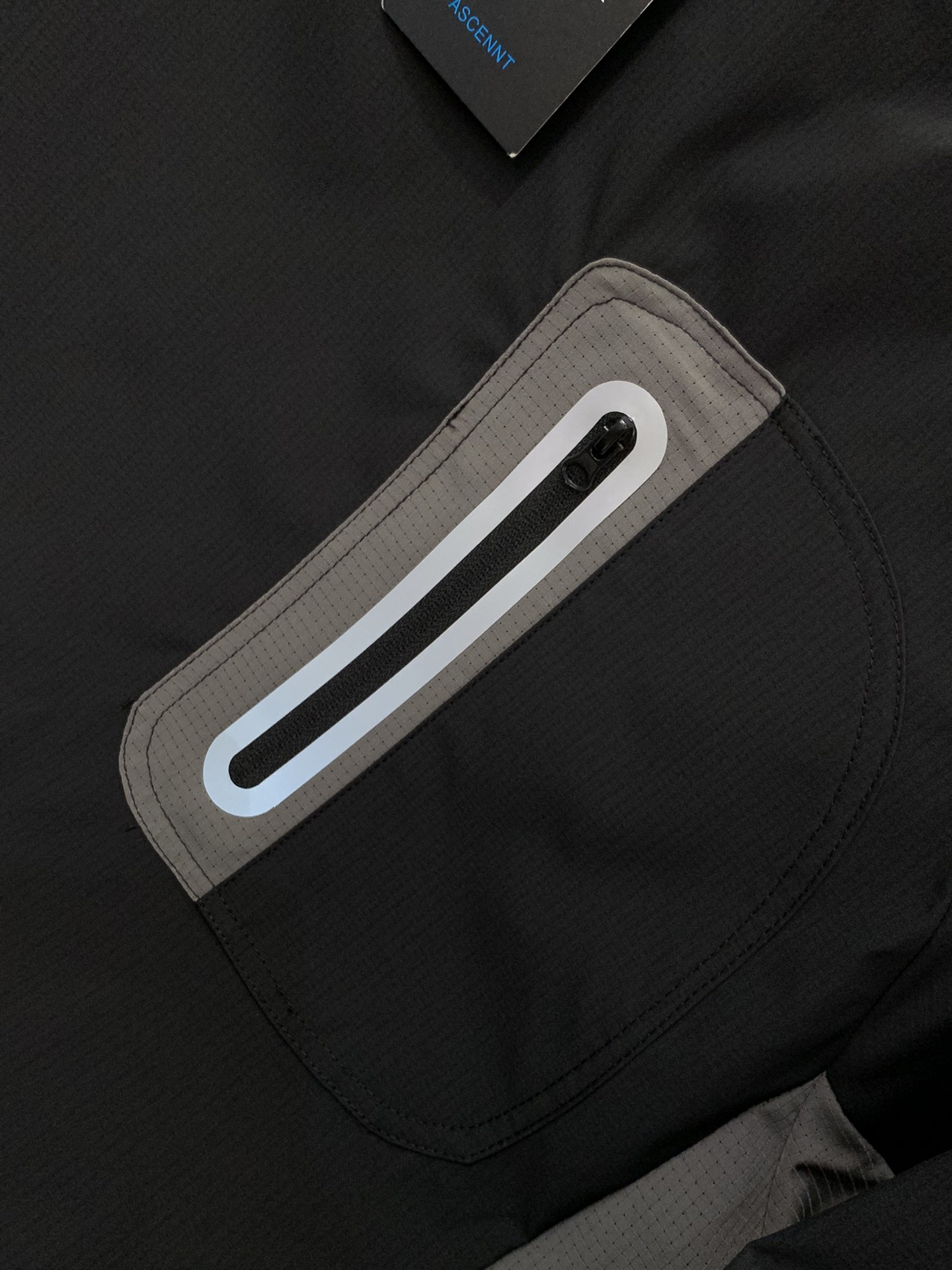 ，ARCTERYX 始祖鸟，2025早秋AW新品，时尚休闲圆领长袖卫衣，专柜同步有售，原单狠货，进口原版