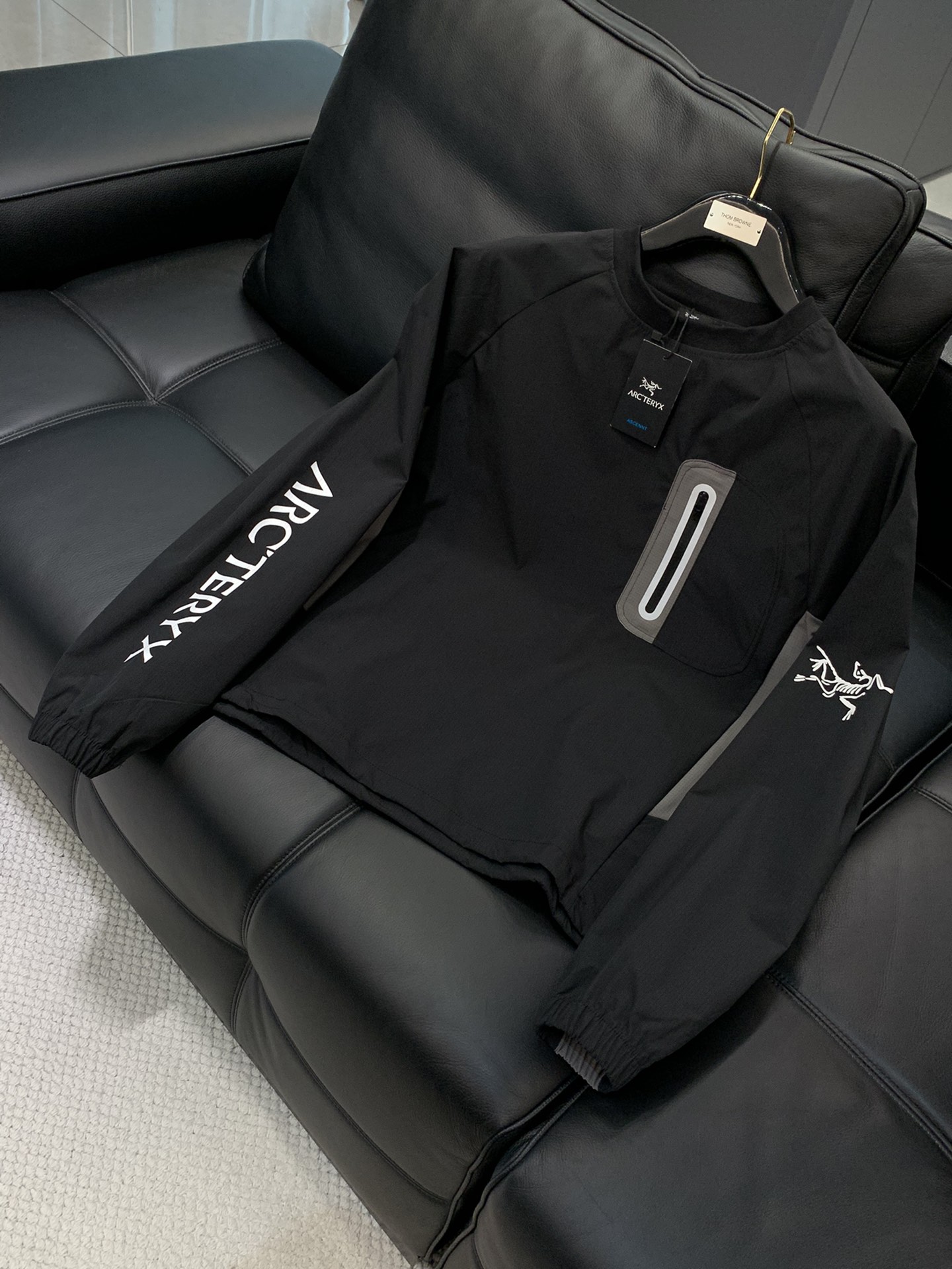 ，ARCTERYX 始祖鸟，2025早秋AW新品，时尚休闲圆领长袖卫衣，专柜同步有售，原单狠货，进口原版
