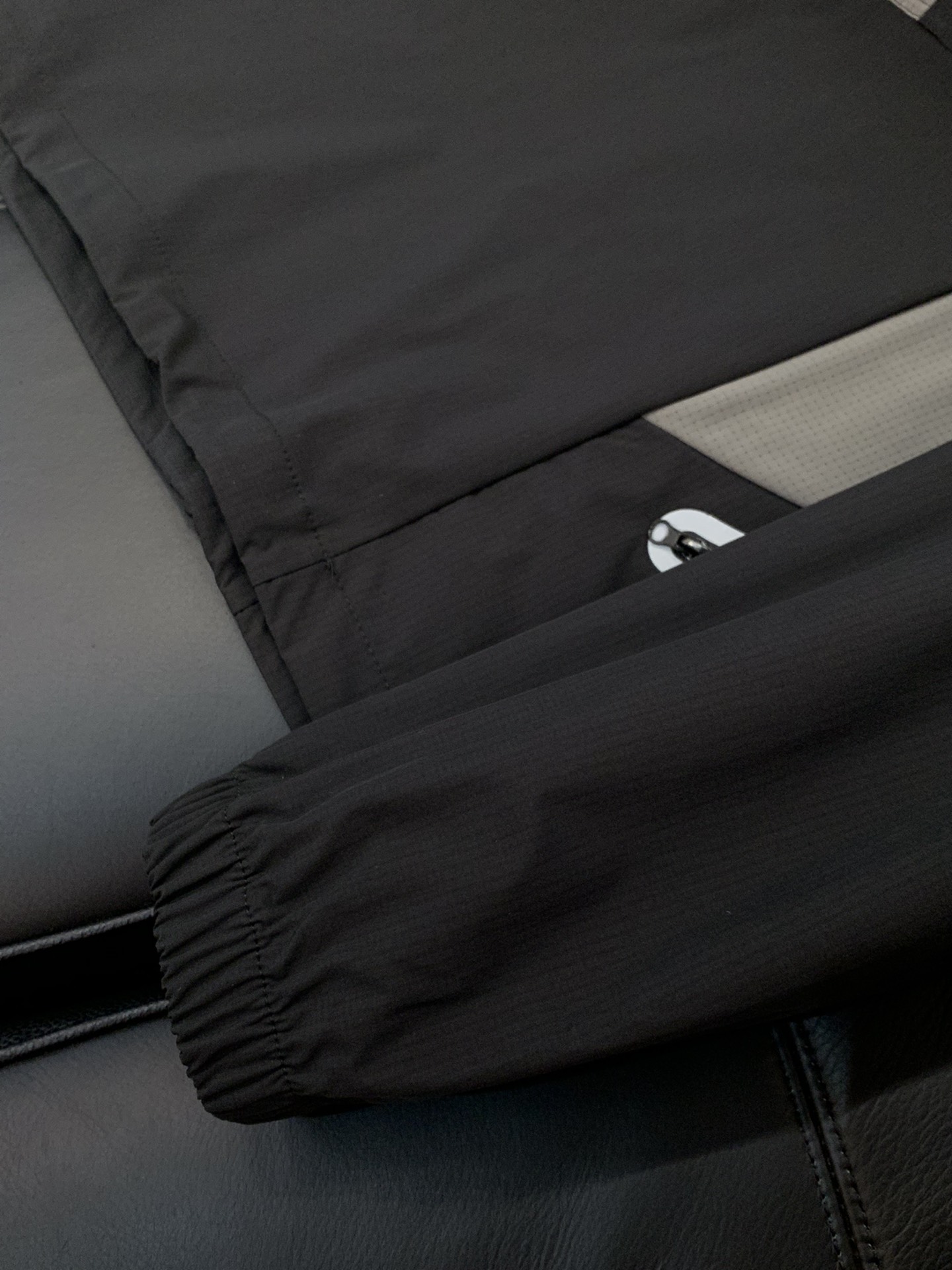 ，ARCTERYX 始祖鸟，2025早秋AW新品，时尚休闲圆领长袖卫衣，专柜同步有售，原单狠货，进口原版
