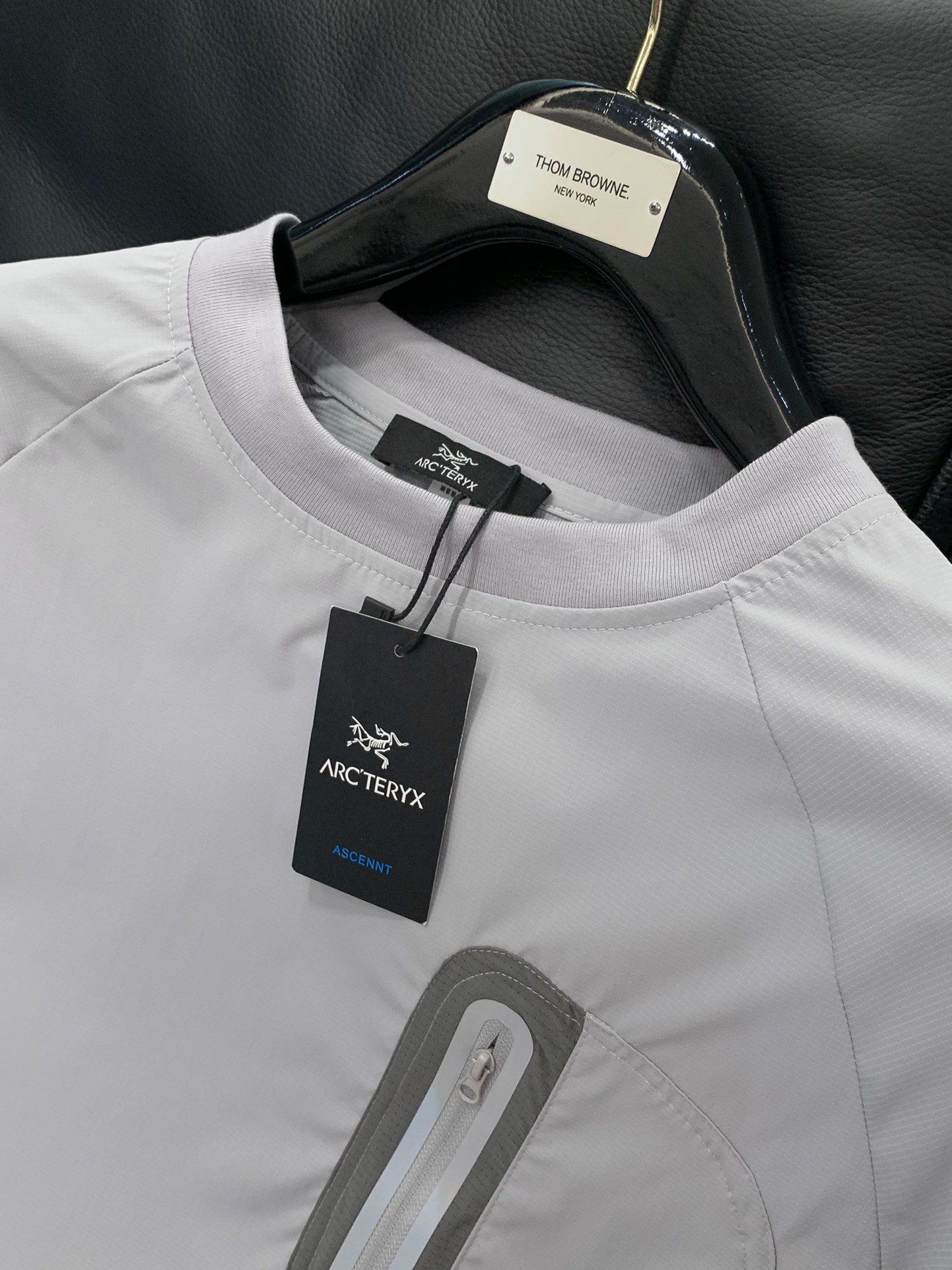 ，ARCTERYX 始祖鸟，2025早秋AW新品，时尚休闲圆领长袖卫衣，专柜同步有售，原单狠货，进口原版