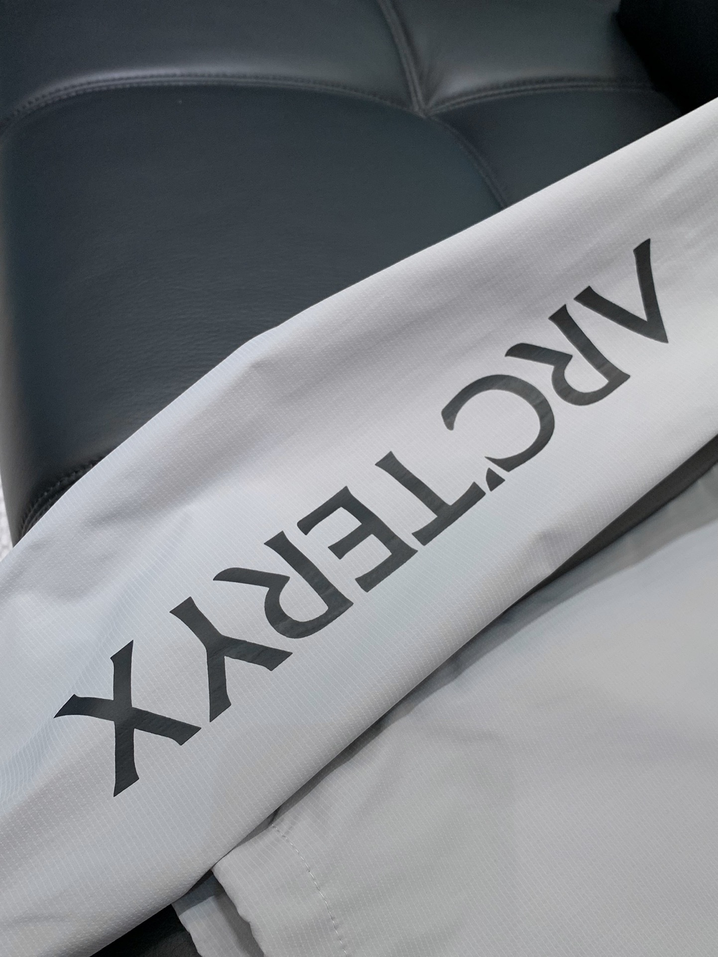，ARCTERYX 始祖鸟，2025早秋AW新品，时尚休闲圆领长袖卫衣，专柜同步有售，原单狠货，进口原版
