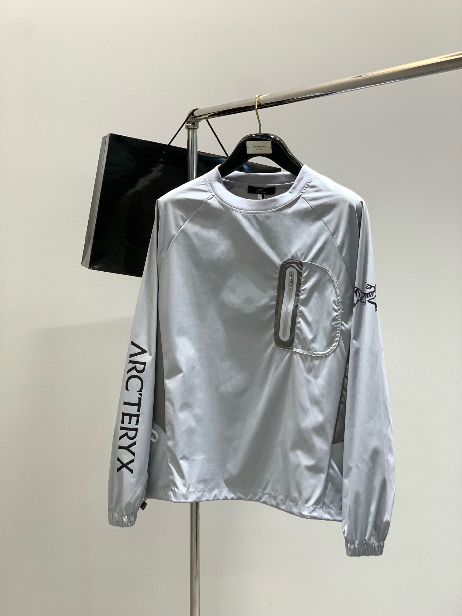 ，ARCTERYX 始祖鸟，2025早秋AW新品，时尚休闲圆领长袖卫衣，专柜同步有售，原单狠货，进口原版