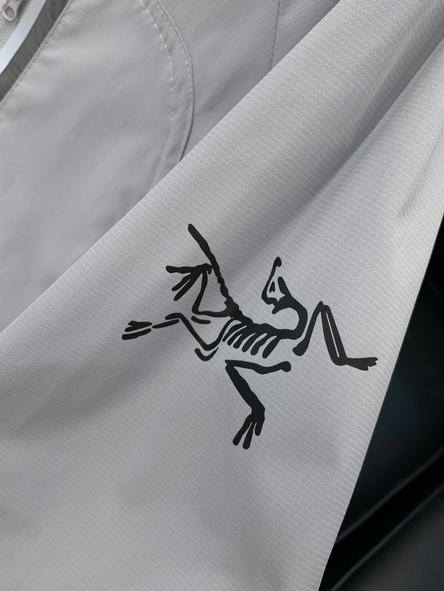 ，ARCTERYX 始祖鸟，2025早秋AW新品，时尚休闲圆领长袖卫衣，专柜同步有售，原单狠货，进口原版