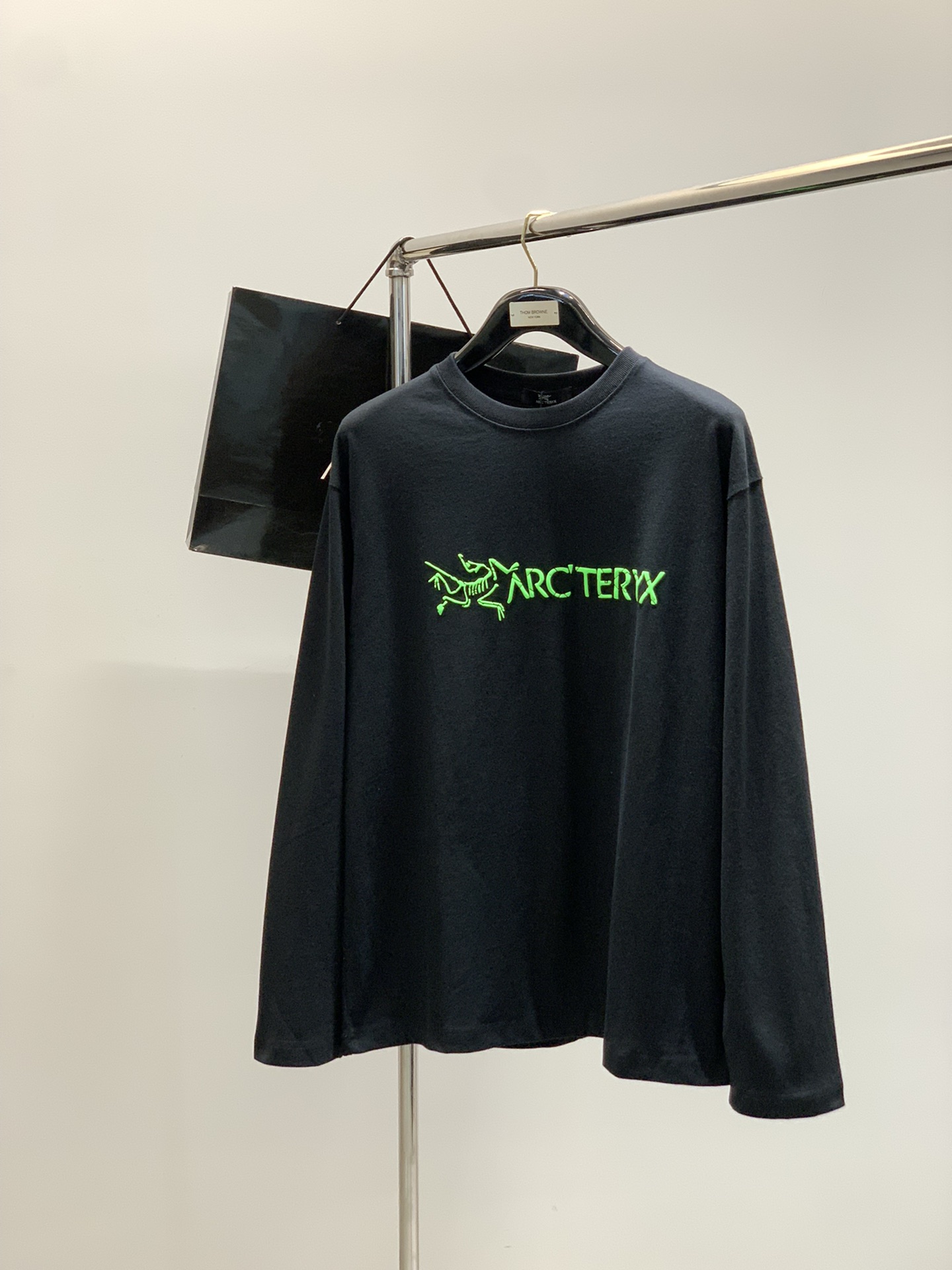 ，ARCTERYX 始祖鸟，2025早秋AW新品，时尚休闲圆领长袖T恤，专柜同步有售，原单狠货，进口原版
