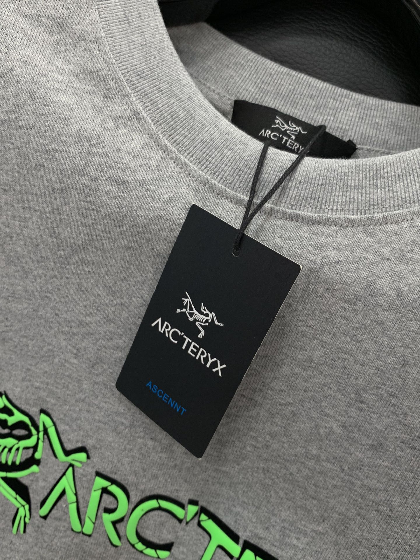 ，ARCTERYX 始祖鸟，2025早秋AW新品，时尚休闲圆领长袖T恤，专柜同步有售，原单狠货，进口原版