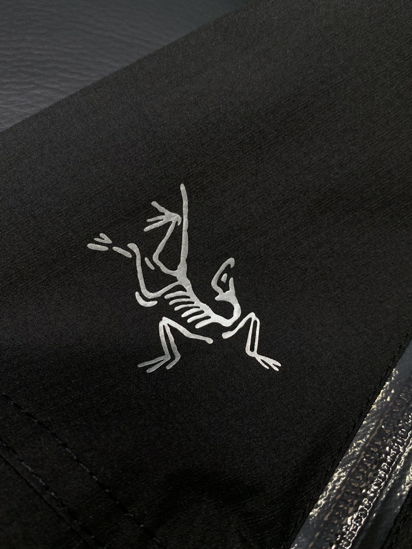，ARCTERYX 始祖鸟，2025秋季新品，时尚休闲裤，专柜同步有售，原单狠货，采用进口原版面料，顶级