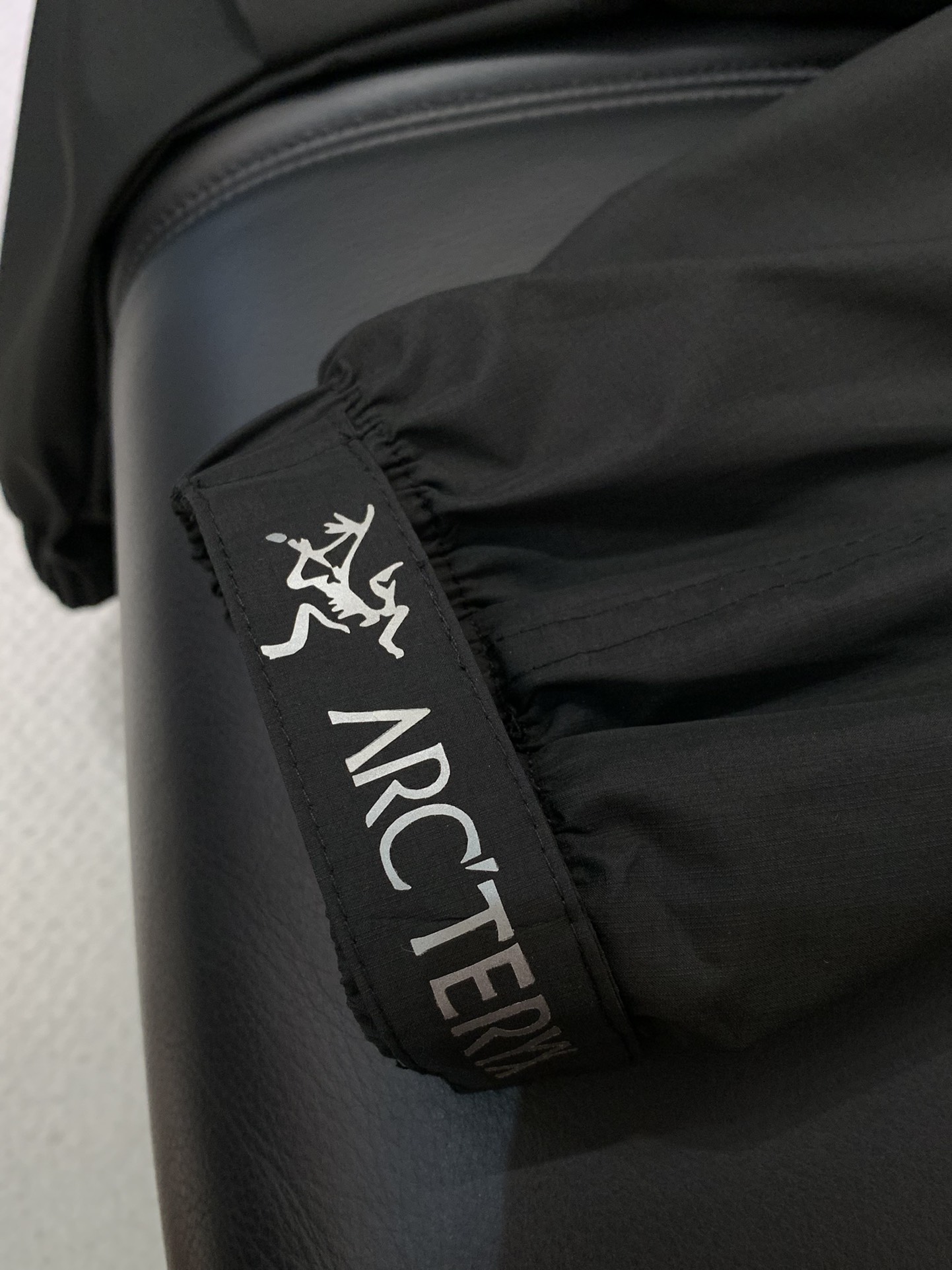 ，ARCTERYX 始祖鸟，2025秋季新品，时尚休闲裤，专柜同步有售，原单狠货，采用进口原版面料，顶级