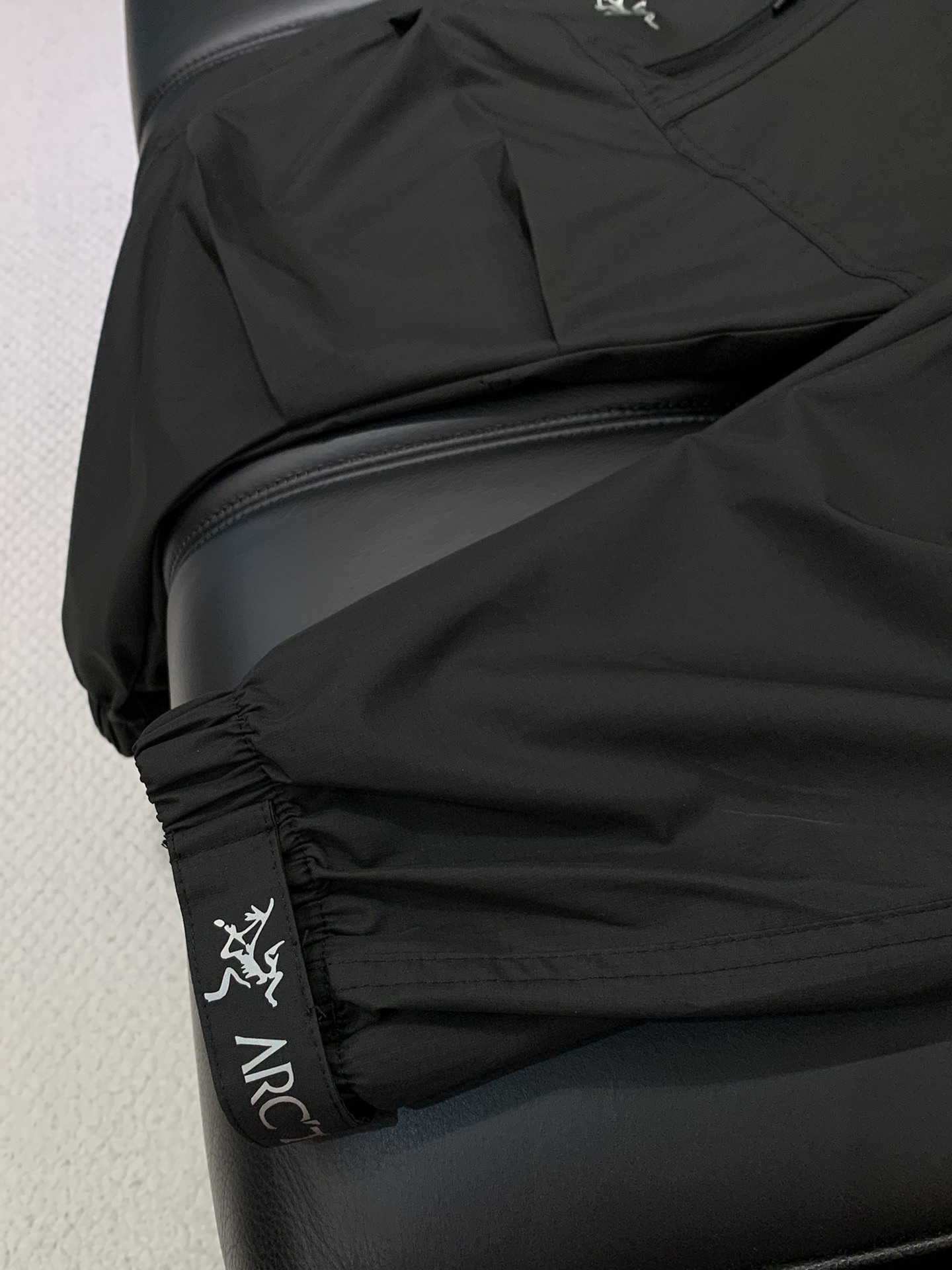 ，ARCTERYX 始祖鸟，2025秋季新品，时尚休闲裤，专柜同步有售，原单狠货，采用进口原版面料，顶级