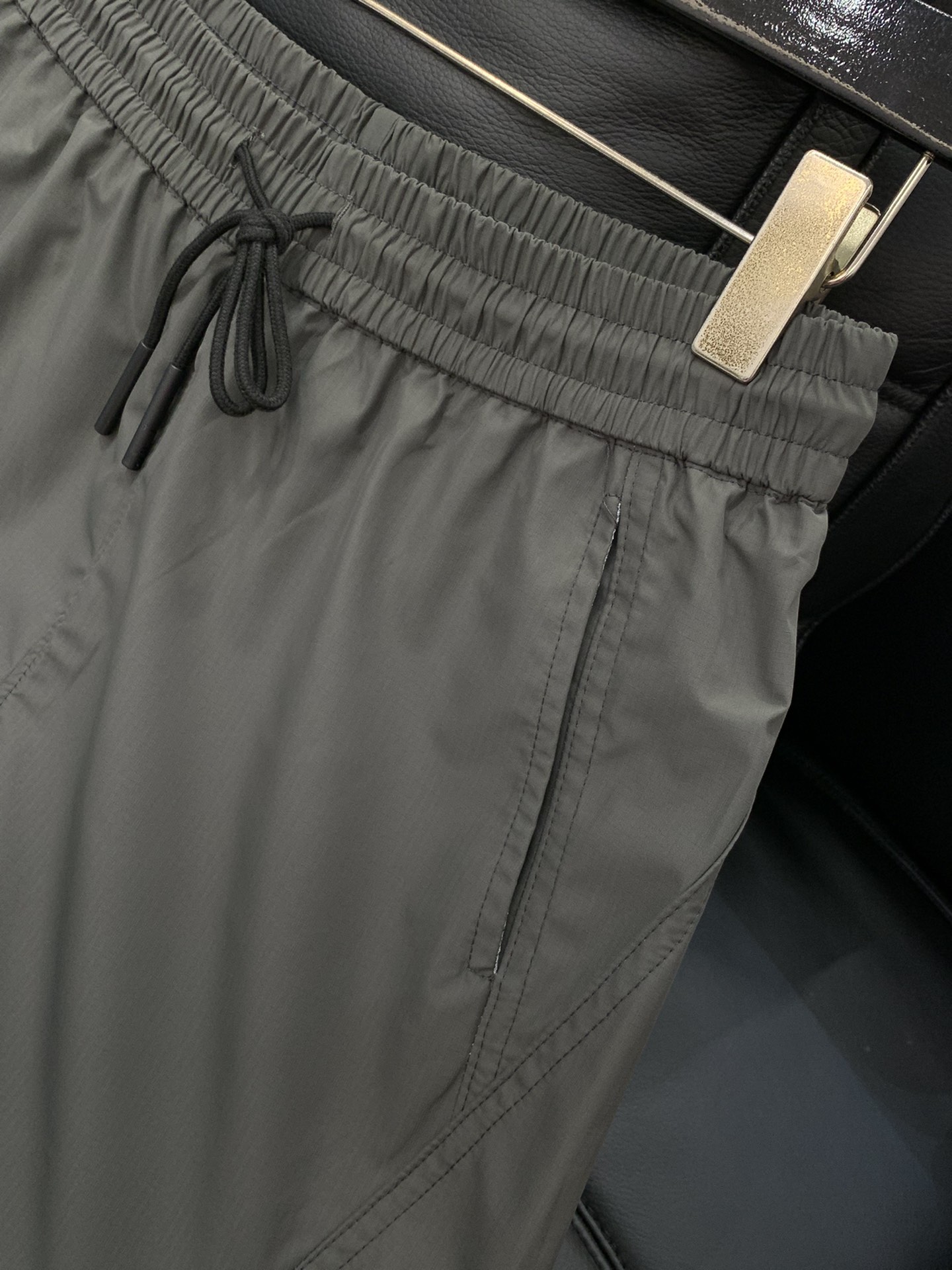 ，ARCTERYX 始祖鸟，2025秋季新品，时尚休闲裤，专柜同步有售，原单狠货，采用进口原版面料，顶级
