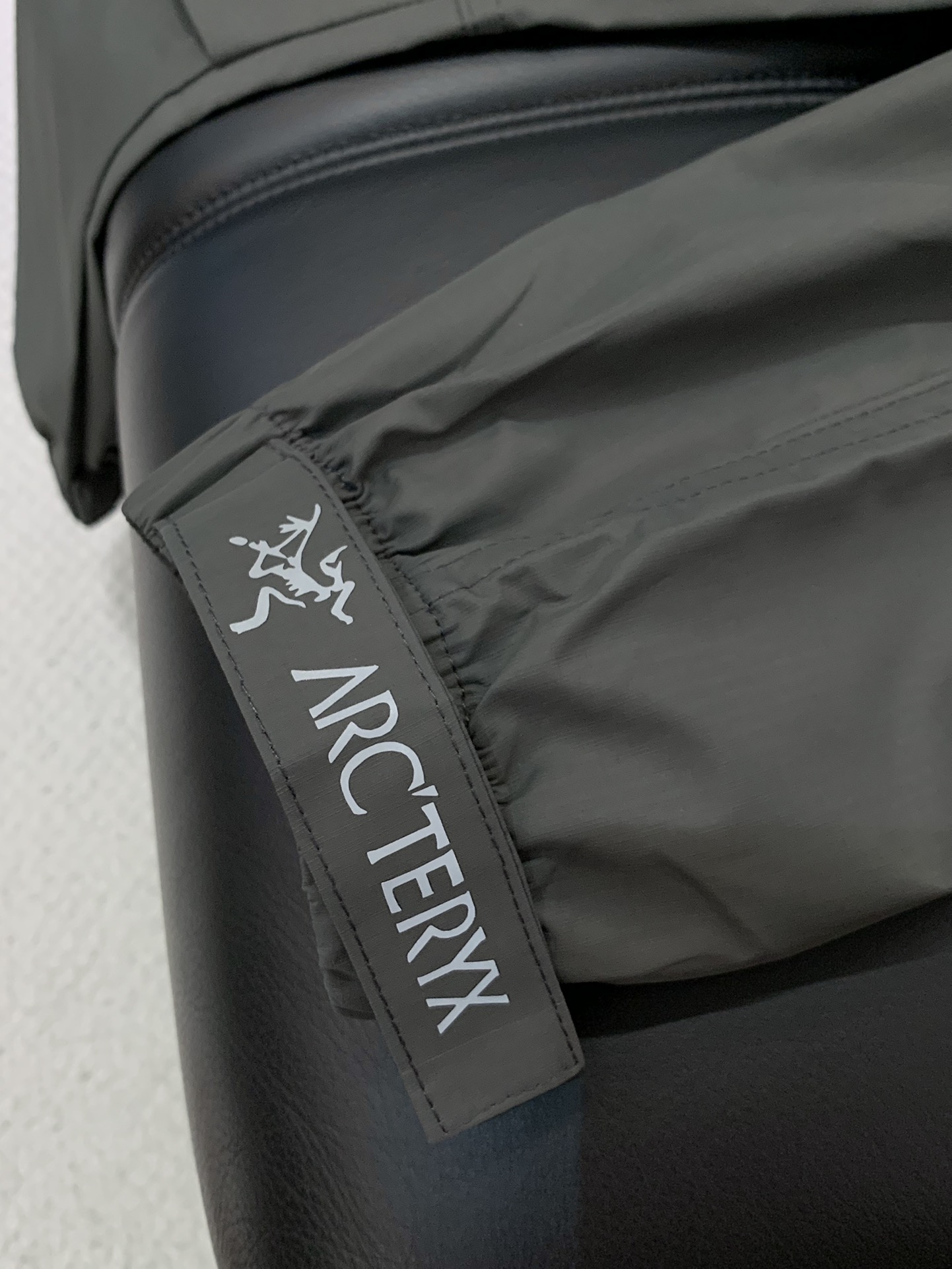 ，ARCTERYX 始祖鸟，2025秋季新品，时尚休闲裤，专柜同步有售，原单狠货，采用进口原版面料，顶级
