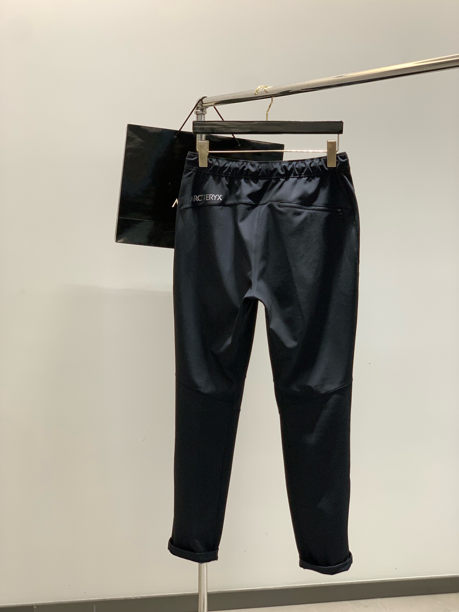 ，ARCTERYX 始祖鸟，2025秋季新品，时尚休闲裤，专柜同步有售，原单狠货，采用进口原版面料，顶级