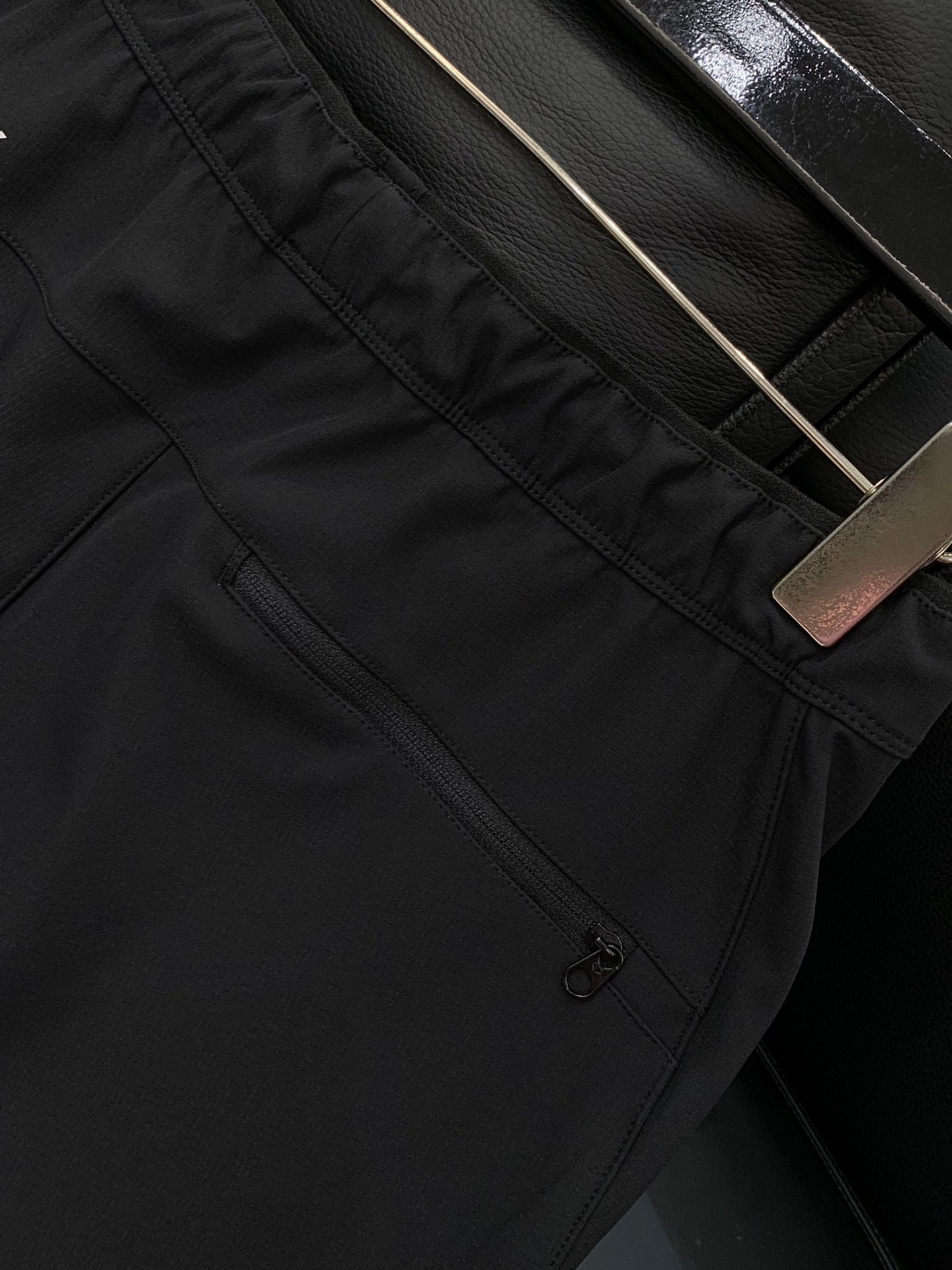 ，ARCTERYX 始祖鸟，2025秋季新品，时尚休闲裤，专柜同步有售，原单狠货，采用进口原版面料，顶级
