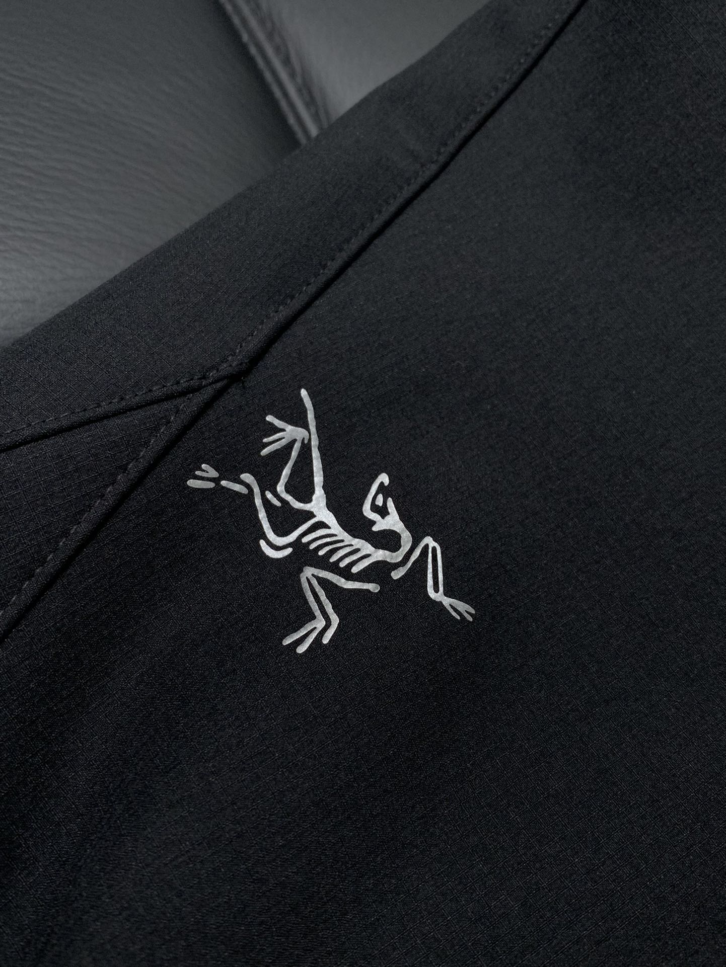 ，ARCTERYX 始祖鸟，2025秋季新品，时尚休闲裤，专柜同步有售，原单狠货，采用进口原版面料，顶级
