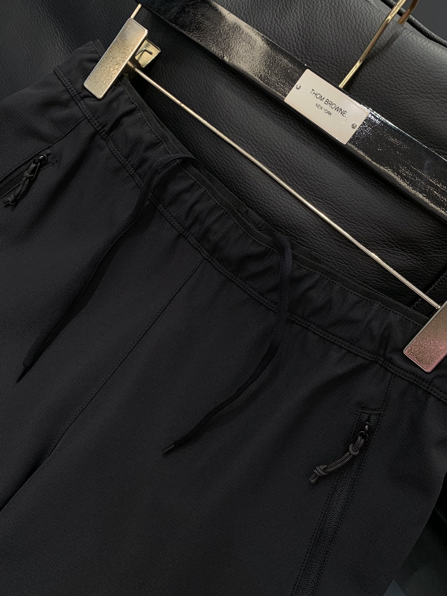 ，ARCTERYX 始祖鸟，2025秋季新品，时尚休闲裤，专柜同步有售，原单狠货，采用进口原版面料，顶级