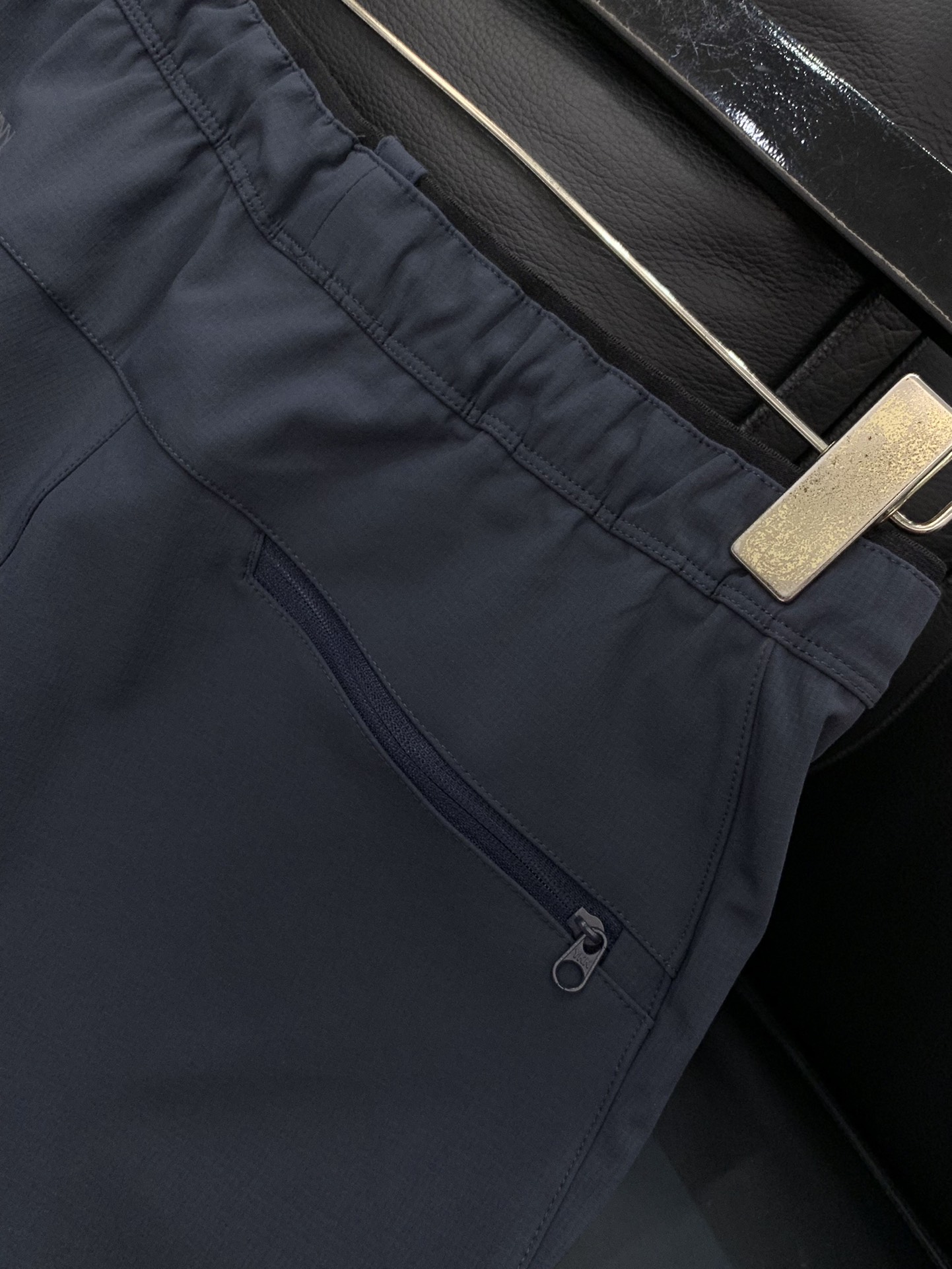 ，ARCTERYX 始祖鸟，2025秋季新品，时尚休闲裤，专柜同步有售，原单狠货，采用进口原版面料，顶级