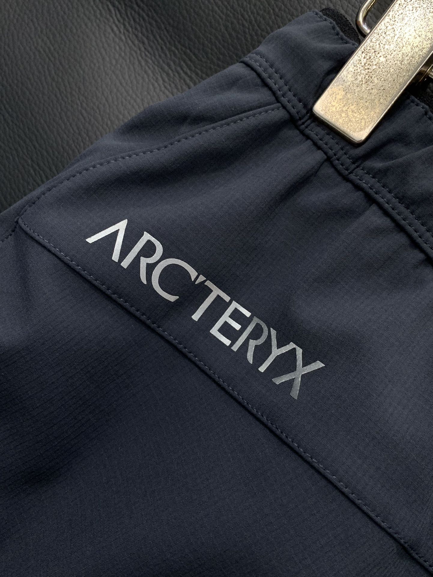 ，ARCTERYX 始祖鸟，2025秋季新品，时尚休闲裤，专柜同步有售，原单狠货，采用进口原版面料，顶级