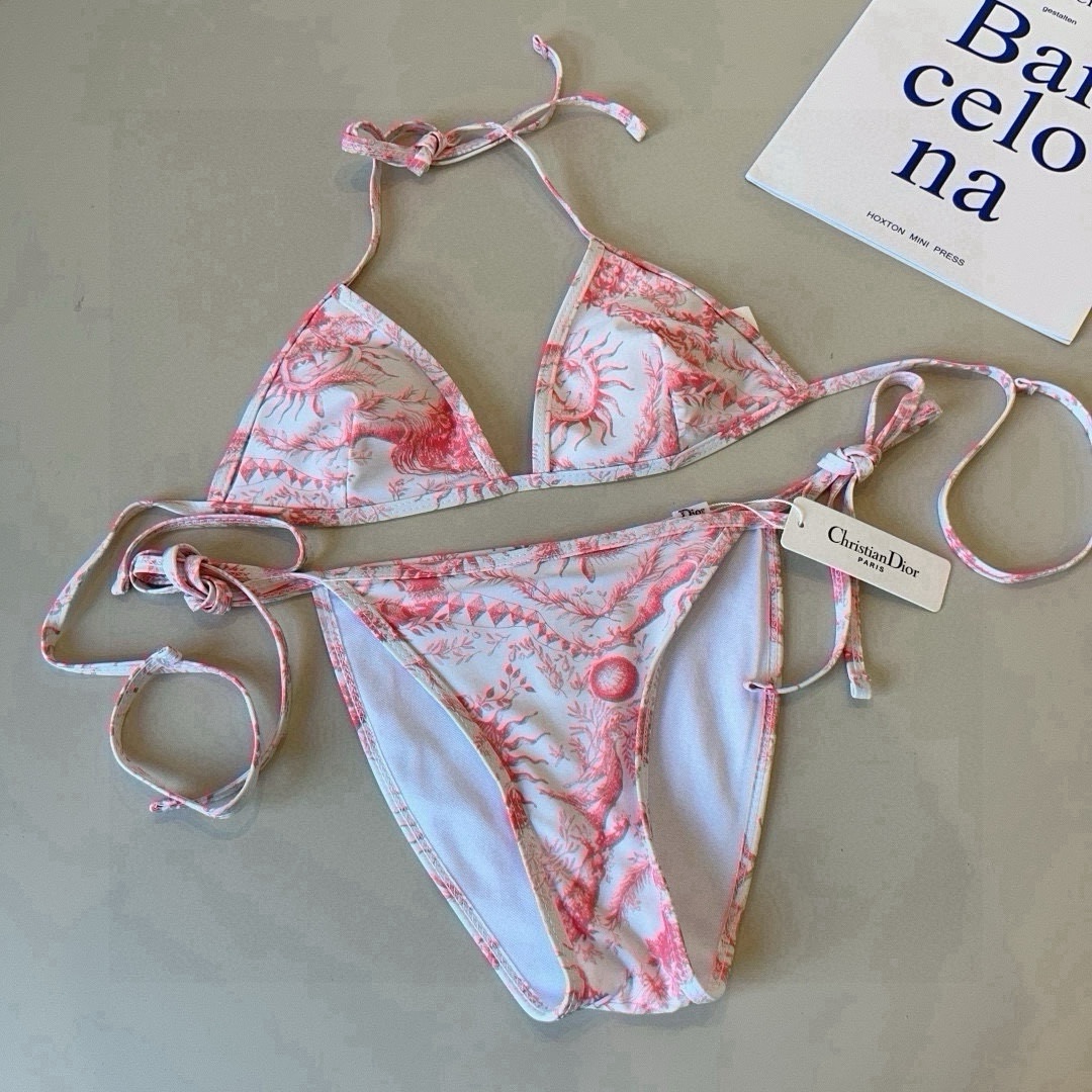 NO:377619,Dior One-piece Swimsuit Highly Recommended!  Super temperament pattern is selected from super hot animal prints, which brings the finishing touch to the overall shape. Swimming suits suitable for a variety of scenes. ♀ Beach, swimming pool, hot spring, water park. Rafting can be worn inside. The one-piece design covers the flesh and looks tall. The abdomen is a bit fleshy and does not affect our beauty. The back design reveals the beautiful back. The fabric is breathable and comfortable. The quick-drying elastic swimsuit is more easy to clean. S M L xl swimsuits, swimsuits, bikinis19860909Dior 迪奥连体泳衣 强烈推荐！超显气质 图案选自超火的动物印花 给整体造型带来点睛之笔适合多种场景的游泳衣♀海边 游泳池 温泉 水上乐园 漂流都可以内搭也完全可以 连体设计遮肉显高挑 腹部有点肉肉也不影响咱美美的 背面设计大露美背 面料透气舒适.速干弹性的游泳衣更加帖肤易清洗 码数S M L xl泳衣泳裤比基尼,泳衣，泳裤，比基尼,dior,dior,swimsuits,bikinis,accessory