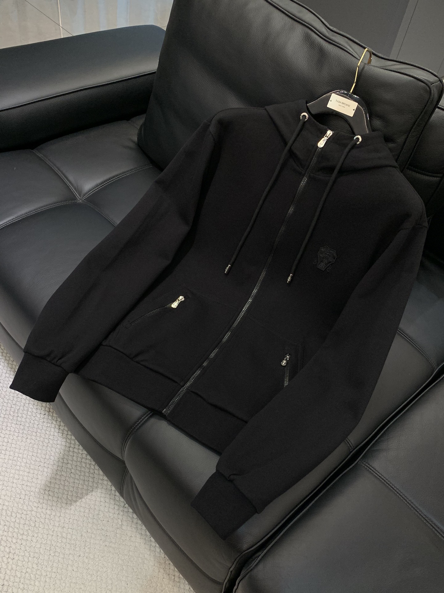 衣服 意大利神狮，时尚品牌，2025秋季新品，时尚休闲套装，专柜同步有售，原单狠货，采用进口原版面料，独