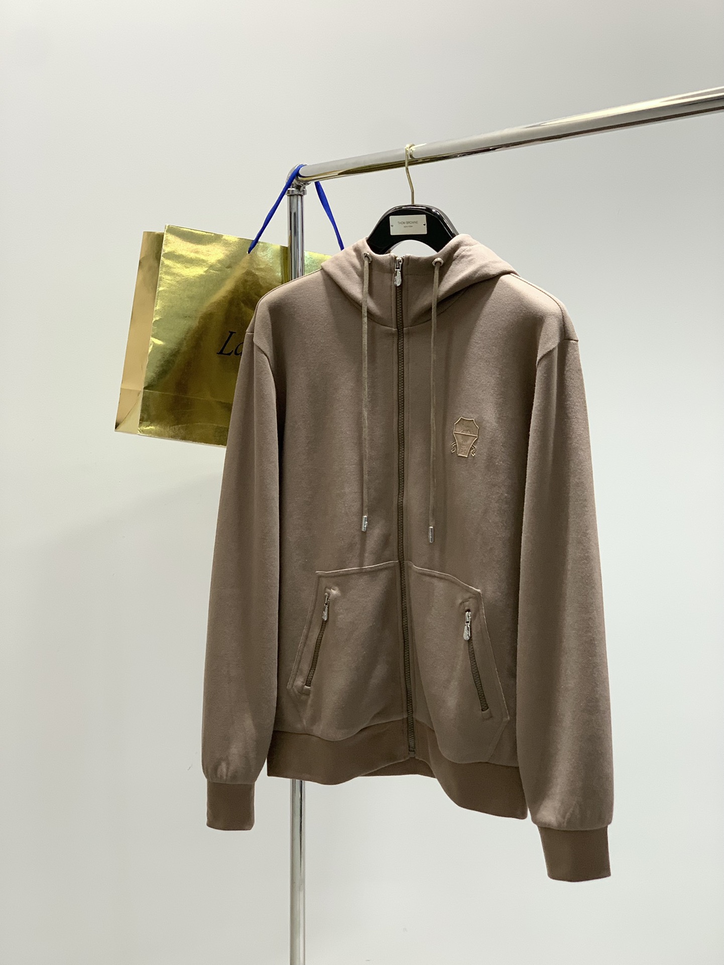 衣服 意大利神狮，时尚品牌，2025秋季新品，时尚休闲套装，专柜同步有售，原单狠货，采用进口原版面料，独