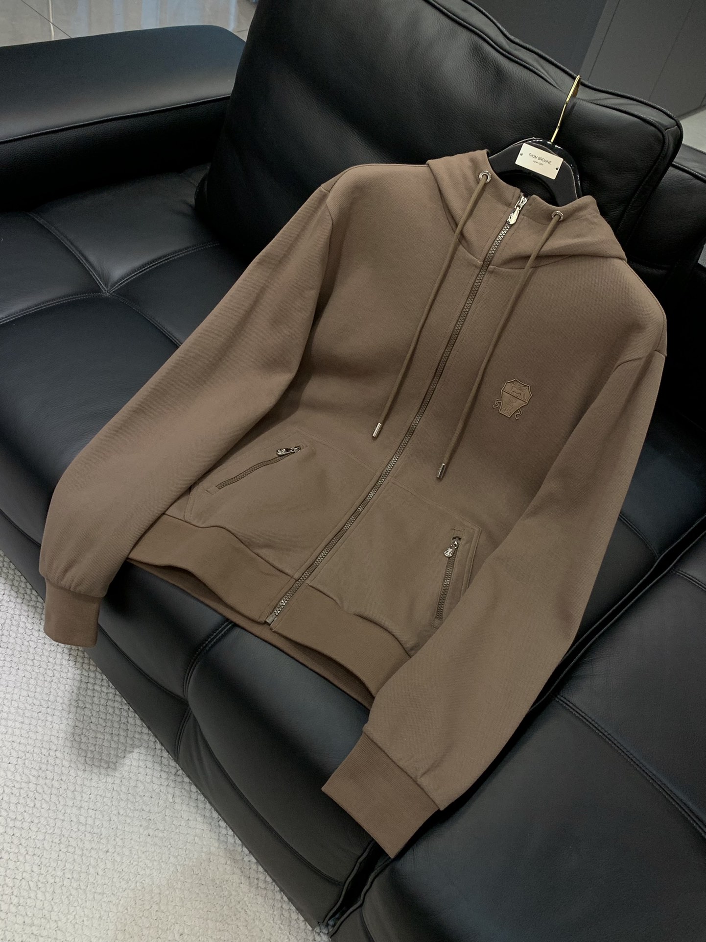 衣服 意大利神狮，时尚品牌，2025秋季新品，时尚休闲套装，专柜同步有售，原单狠货，采用进口原版面料，独