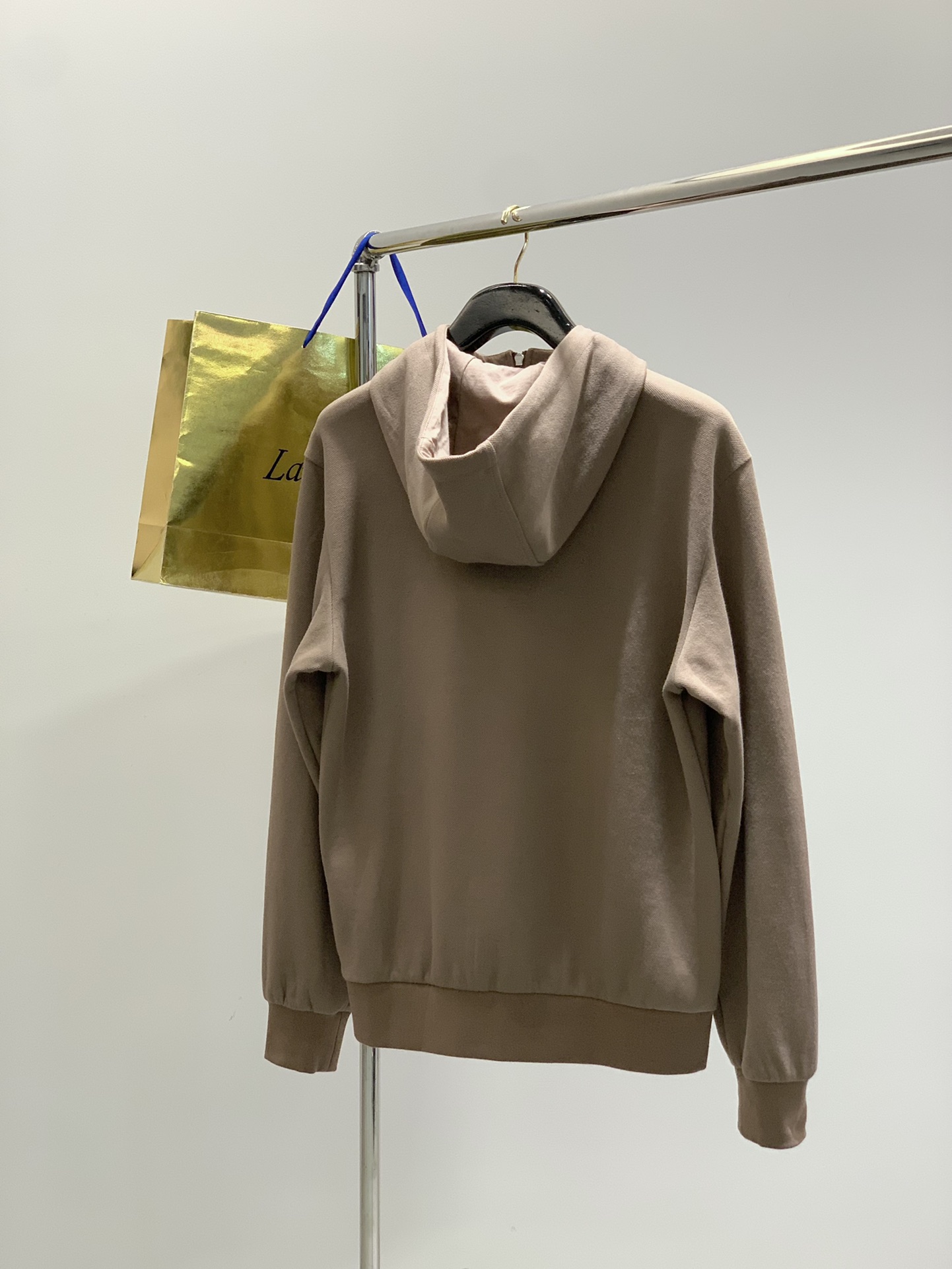 衣服 意大利神狮，时尚品牌，2025秋季新品，时尚休闲套装，专柜同步有售，原单狠货，采用进口原版面料，独