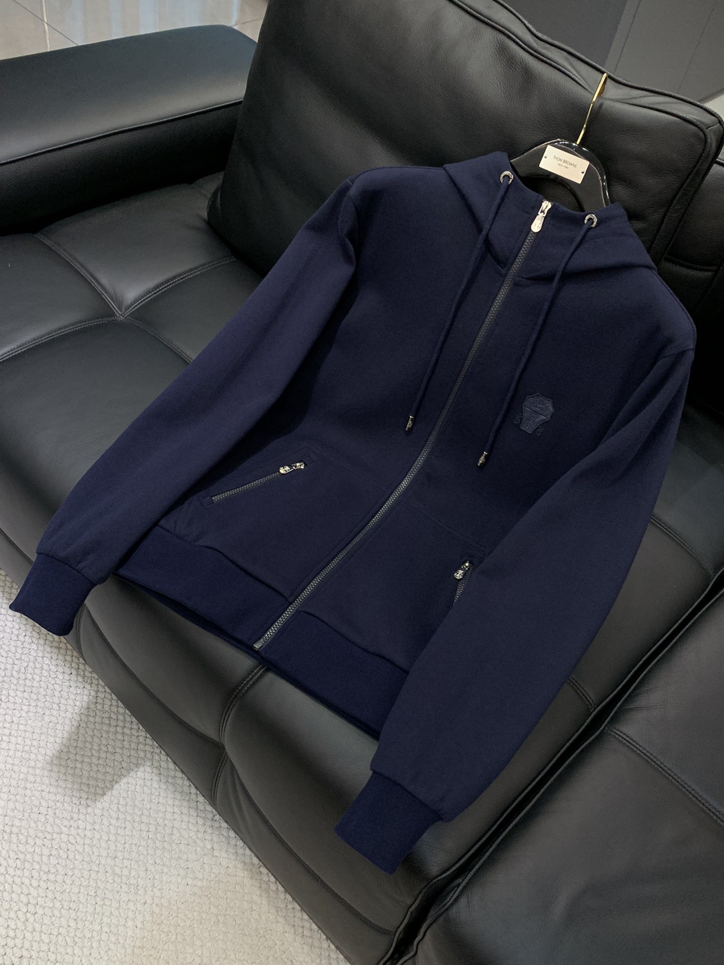 衣服意大利神狮，时尚品牌，2025秋季新品，时尚休闲套装，专柜同步有售，原单狠货，采用进口原版面料，独特