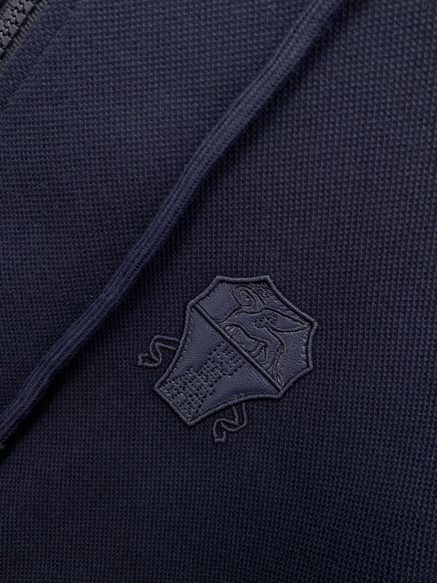 衣服意大利神狮，时尚品牌，2025秋季新品，时尚休闲套装，专柜同步有售，原单狠货，采用进口原版面料，独特